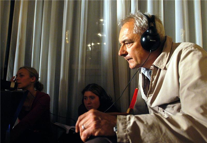 TV-Regisseur Sigi Rothemund gestorben Sigi Rothemund bei Dreharbeiten für den Krimi «Donna Leon - Venezianisches Finale» 2002. Der Fernsehregisseur ist auf der Balearen-Insel Menorca gestorben.