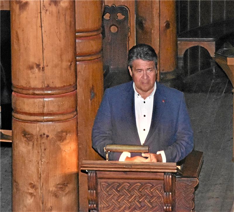 Sigmar Gabriel sieht nur eine Chance für Europa Sigmar Gabriel spricht in der Hahnenkleer Stabkirche über den Zustand Europas. Foto: Roß
