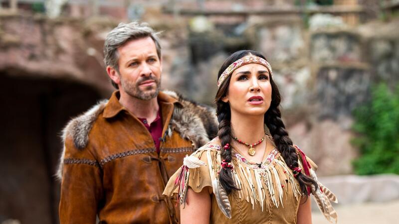 Sila Sahin und Jan Hartmann in einer Szene des Stücks „Winnetou II - Ribanna und Old Firehand“.