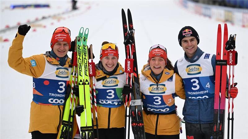 Norwegen zu stark: Kombi-Mixed erfüllt WM-Pflicht mit Silber Silber-Quartett mit (v.l.): Schmid, Nowak, Armbruster, Geiger.