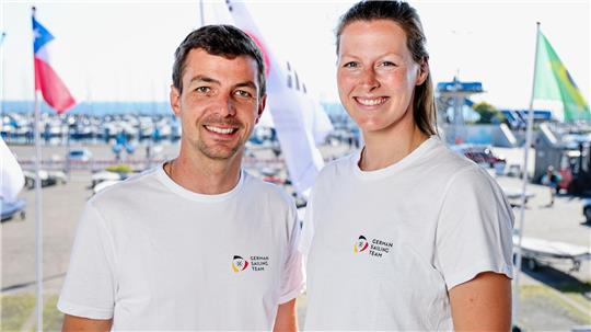 Simon Diesch (l) und Anna Markfort segelten zu WM-Silber. 