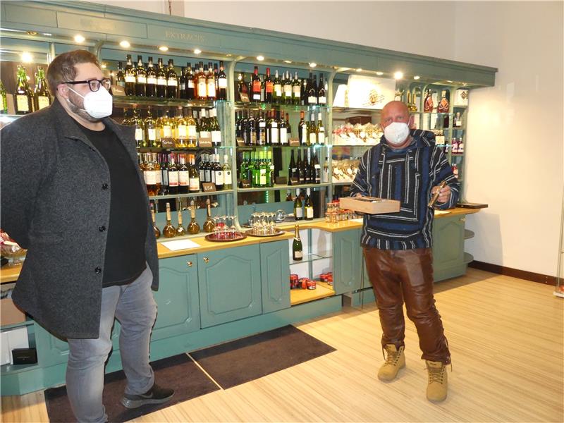 Simon Jahn (rechts) und Kevin Moehrs führen das Ladengeschäft in der Adolph-Roemer-Straße.  Fotos: Römhild/Pixabay
