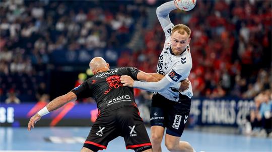 Simon Pytlick und die SG Flensburg-Handewitt spielten bei der TSV Hannover-Burgdorf. (Archivbild)