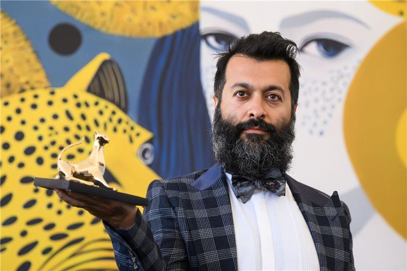 Sina Ataeian Dena, Filmproduzent aus Iran, gewinnt mit  «Mantagheye bohrani (Critical Zone)» des Regisseurs Ali Ahmadzadeh den Goldenen Leoparden.