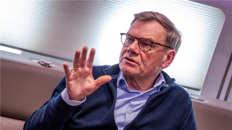 Singapur, Neuseeland, Tonga, Australien, Brunei: Bis Freitag reist Außenminister Johann Wadephul (CDU) durch Südostasien und die Pazifik-Region. Angesichts der geopolitischen Verschiebungen will er ein weltweites Netz robuster Partnerschaften ausbauen.