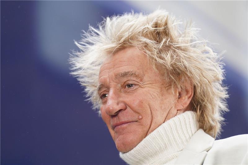 Rod Stewart: Taylor Swift ist „astronomisch” Sir Rod Stewart hofft, dass Taylor Swift sich vor der US-Präsidentschaftswahl auch wieder politisch positioniert.