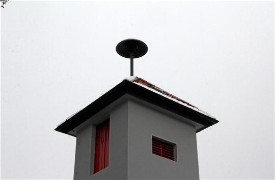 Sirene auf dem Dach der Feuerwache Wiedelah. Foto: Hohaus