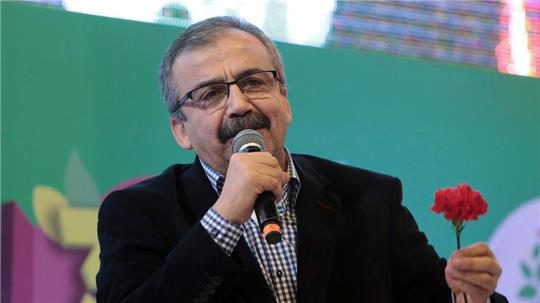 Sirri Süreyya Önder gehört zu den prokurdischen Politikern, die den inhaftierten PKK-Anführer Öcalan besuchen dürfen. (Archivbild)