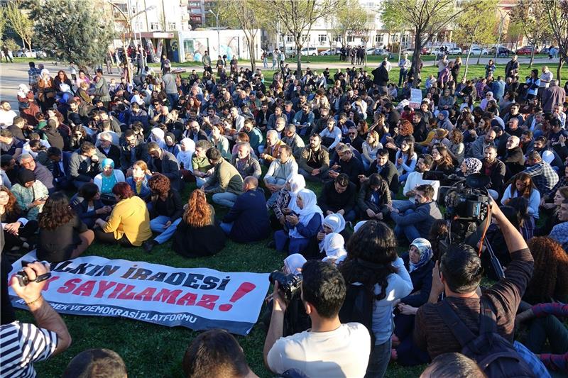 Nach Protesten: Prokurdischer Politiker wird Bürgermeister Sitzstreik und Protest in Diyarbakir: «Der Wille des Volkes kann nicht ignoriert werden».
