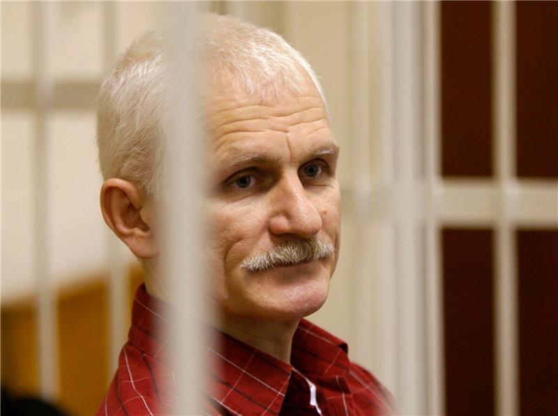 Belarus macht Friedensnobelpreisträger Bjaljazki den Prozess Sitzt seit 2021 in Haft: Ales Bjaljazki (Archivbild).