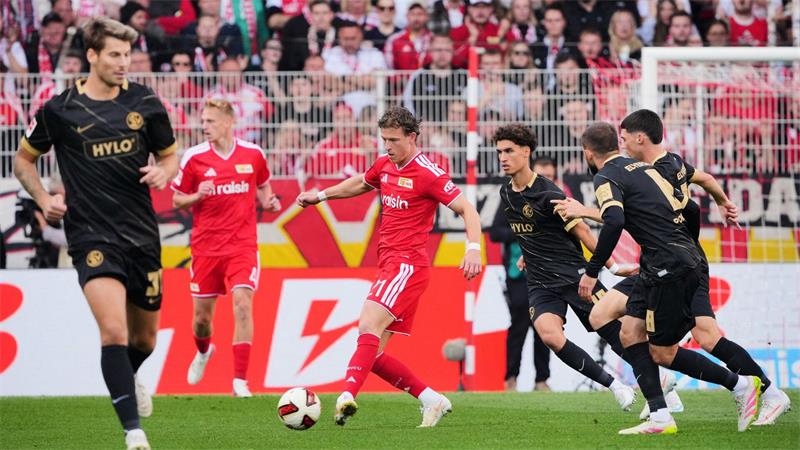 Union Berlin gelingt Befreiungsschlag: 1:0 gegen Elversberg Skarke (M) stand erstmals in der Startelf.