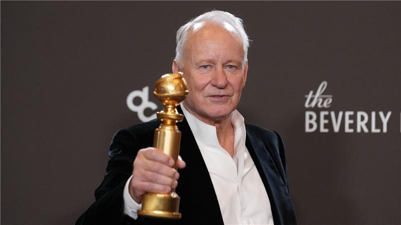 Skarsgård mit seiner Auszeichnung. 