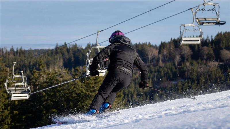 Skivergnügen in Thüringen - am Samstag sind dort wieder alle Skigebiete geöffnet. 