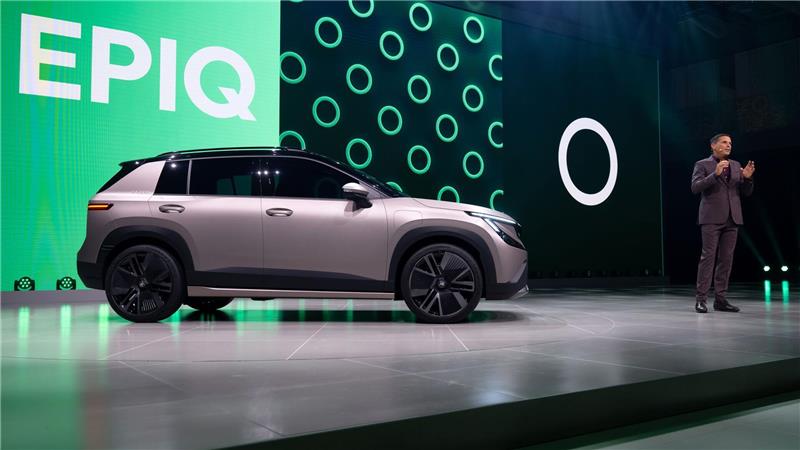 Skoda setzt auf Elektromobilität: Vorstandschef Klaus Zellmer präsentierte den Skoda Epiq während einer Pressekonferenz vor Beginn der Internationalen Automobil-Ausstellung (IAA Mobility) auf der Bühne. (Archivbild)