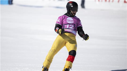 Snowboarder Stefan Baumeister jubelt über die Silbermedaille bei der WM.