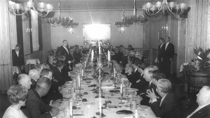 Wie Schlagerstar Udo Jürgens auf Bilder vom Goslarer Pancket kommt So fängt alles an: Zum ersten Pancket 1967 soll sich das „Kaiserworth“-Hoteliersehepaar Mühlenkamp die silbernen Kerzenleuchter aus dem Goslarer Museum geliehen haben.