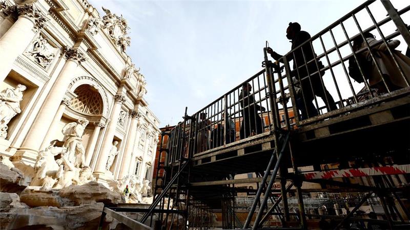 So nah wie noch nie an die „Fontana di Trevi“ - nun möglich über einen Steg.