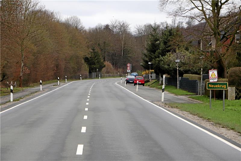 B 248 in Neuekrug: Anwohner schieben noch immer Raser-Frust So nehmen Verkehrsteilnehmer die Einfahrt in Neuekrug aus Richtung Seesen war. Anwohner bezeichnen die Bundesstraße 248 als Raserstrecke. Fotos: Gereke