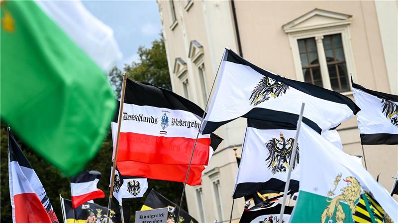 So sah es beim bundesweiten Treffen der Reichsbürgerszene in Weimar im Oktober 2025 aus. Für April ist eine Versammlung in Braunschweig geplant. (Archivbild) 