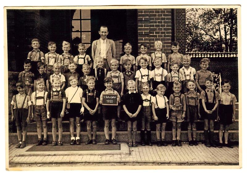 So sahen damals die Klassen aus: Einschulungsfoto aus dem Jahr 1950.  Fotos: Privat
