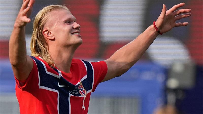 Haalands neue Frisur bringt Glück: Man City siegt gegen Rose So sieht Erling Haaland jetzt nicht mehr aus. (Archivbild)