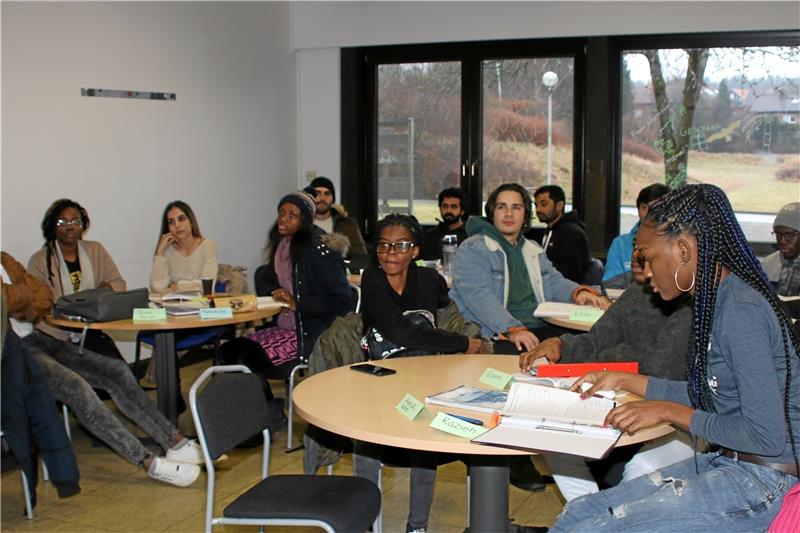 So sieht es zu „normalen“ Zeiten im Mariaspring-Sprachenzentrum aus: Zwischen 350 und 400 angehende Studierende aus aller Welt lernen hier Deutsch. Derzeit ist nur ein Teil des Unterrichtes vor Ort möglich.  Archivfotos: Römhild