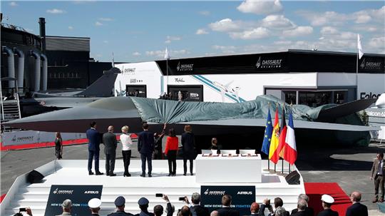 So sollte der neue Kampfjet eigentlich aussehen - doch nach dem FCAS-Aus schließen sich Unternehmen zu neuen Kooperationen zusammen. (Archivbild)