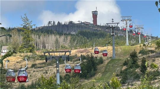 So viele Besucher wie seit 25 Jahren nicht fahren in dieser Sommersaison mit der Seilbahn auf den Wurmberg.