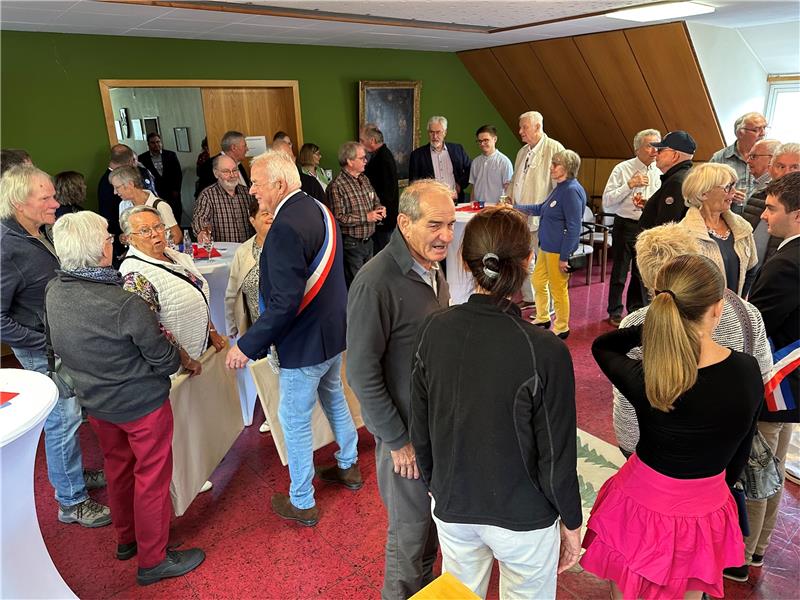 Stadt Braunlage feiert die Freundschaft zu Touques So viele Menschen wie am Montagvormittag beim Empfang der französischen Gäste sind selten im Ratssaal, nur, wenn – so wie vergangene Woche – Feuerwehrleute gewählt werden. Fotos: Eggers