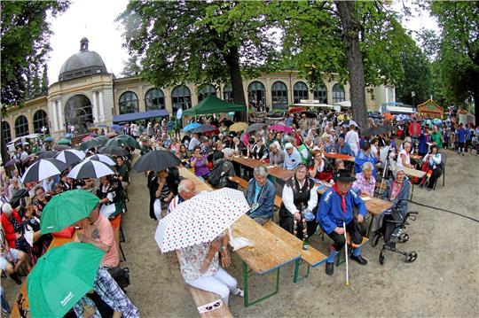 So voll wie beim Harzer Heimattag 2018 im Badepark soll es auch am 16. Juli wieder werden. Allerdings hofft der Harzklub dann auf besseres Wetter. Foto: Schlegel