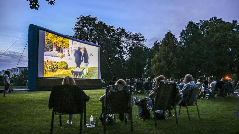 So wie beispielsweise im Schlosspark Oranienburg ein Open-Air-Kino stattgefunden hat, will Andreas Hermes auch am Altenauer Okerteich ein solches Veranstaltungsformat ins Leben rufen.