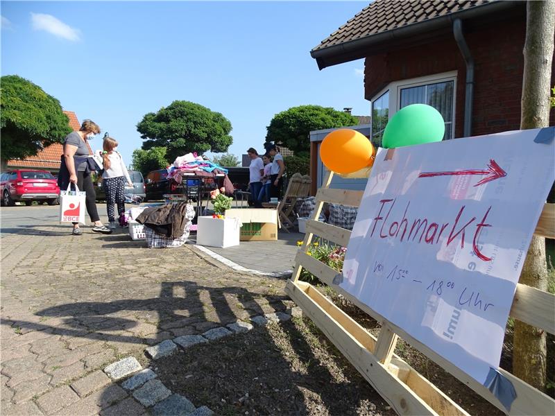 Garagenflohmarkt in Harlingerode bekommt Zuwachs So wie hier 2021 in Bündheim wird auch in Harlingerode und Göttingerode aus den Garagen und Einfahrten heraus verkauft. Archivfoto: Exner