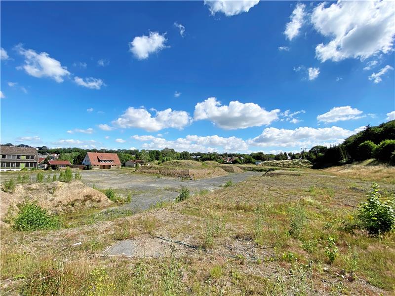 Bad Harzburger Waldhöhe hat schon wieder neuen Besitzer So wird die Waldhöhe wohl noch längere Zeit aussehen: Tonnenweise Erde wurde bereits abgetragen – ursprünglich mal für den Bau einer Tiefgarage. Archivfoto: Schlegel