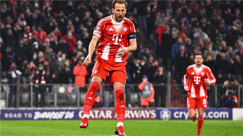 So wollen die Bayern-Fans Torjäger Harry Kane gegen Real sehen: Jubelnd. (Archivbild)