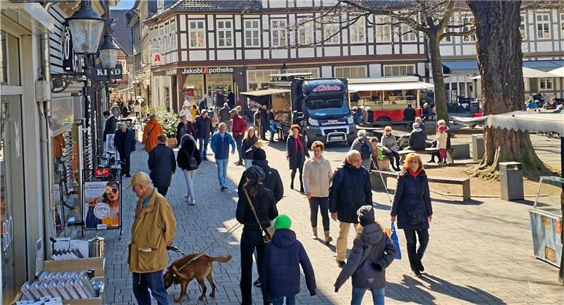 Goslarer Innenstadt-Händler hoffen auf Sonnen-Aufschwung Sobald die Sonne scheint und die Temperaturen wieder wärmer werden, füllt sich auch die Innenstadt. Foto: Sowa