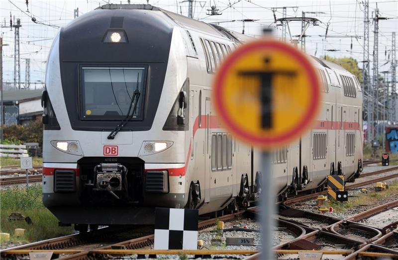 Deutschland droht ein Streik-Winter bei der Bahn Sobald ein entsprechendes Ergebnis der Urabstimmung vorliegt, könnte die GDL zu einem unbefristeten Streik aufrufen.