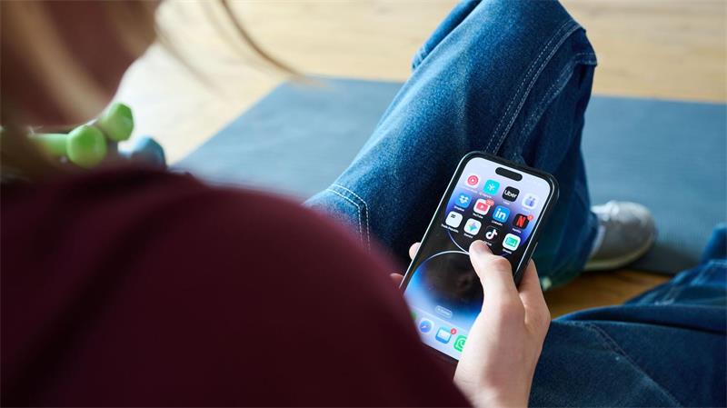 Social Media sind Alltag für Kinder und Jugendliche - aber viele haben eigene Strategien für den Umgang damit. (Symbolbild)