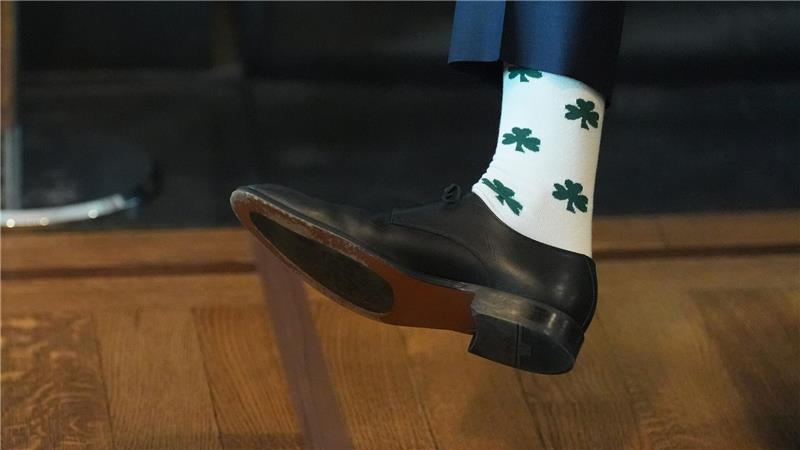 Trump, Vance und das Kleeblatt: Ganz von den Socken Socken für Irland