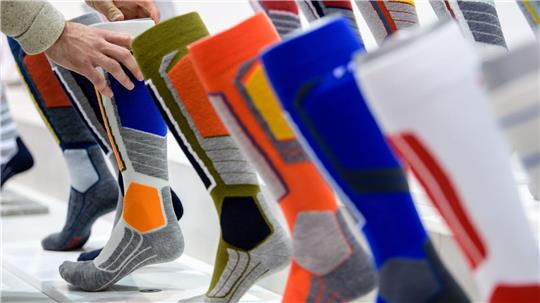 Socken sind zu einem beliebten modischen Accessoires geworden.