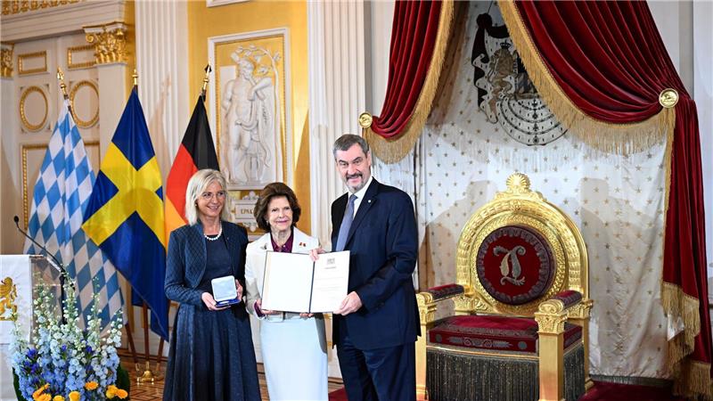 Söder ehrt Königin Silvia mit Bayerischer Staatsmedaille