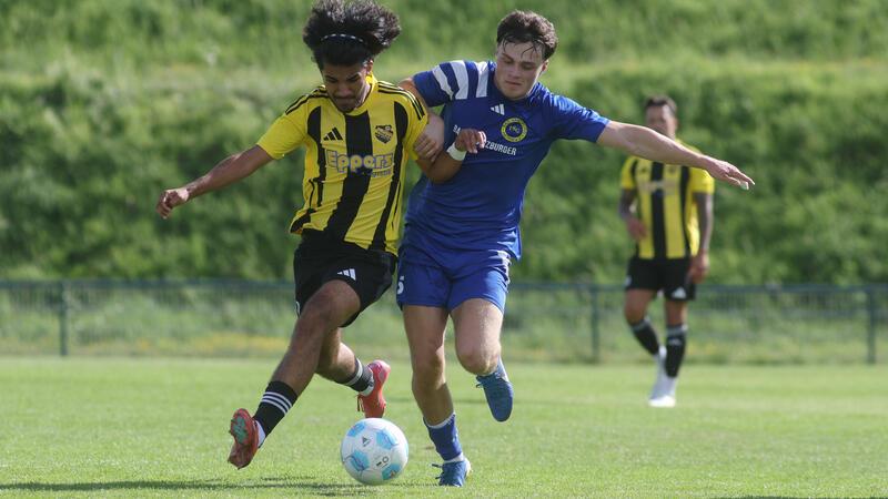 Sören Jansen (r.), hier gegen den FC Viktoria Thiede, ist mit seinen drei Treffern gegen den SV Kissenbrück aktuell der erfolgreichste Torschütze der TSG Bad Harzburg. Foto: Gietemann