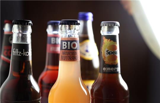Softdrinks von Marken wie Fritz-Kola, Club-Mate, Spezi oder Bionade sind schon länger angesagt.