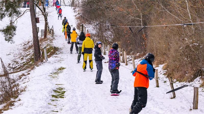 Sogar in Brandenburg kann man aktuell Ski und Snowboard fahren. 