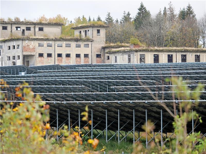 Stadtwerke sehen Potenzial für Windenergie im Harz Solaranlagen wie an der Altenauer Straße sind eine Möglichkeit, lokal grünen Strom zu erzeugen. Die Stadtwerke Clausthal-Zellerfeld beziehen von dieser Anlage eines Privatinvestors allerdings keinen Strom. Foto: Potthast