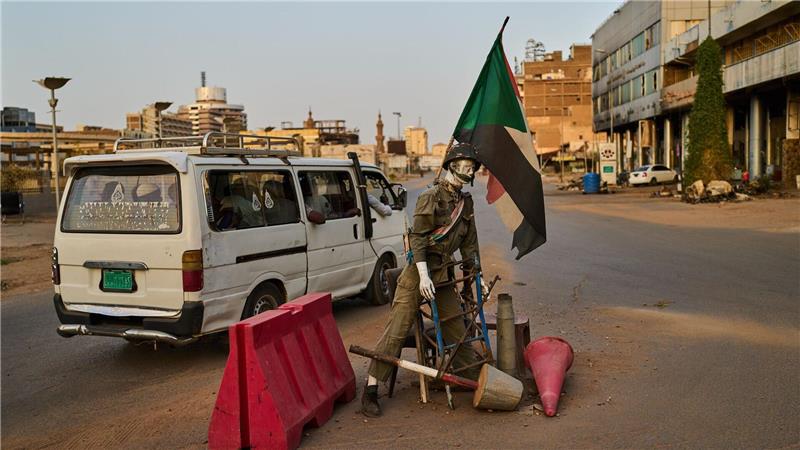 Soldaten-Puppe am Kontrollpunkt