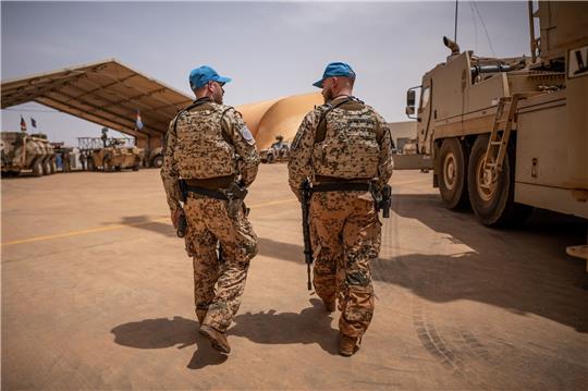 Soldaten der Bundeswehr am 13.04.2023 im Feldlager Camp Castor in Mali.