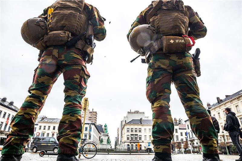 Nach Terror-Verdacht acht Festnahmen in Belgien Soldaten des Militärs während eines Anti-Terror-Einsatzes in Brüssel (Symbolbild).