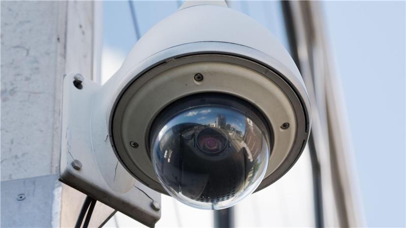 Mehrheit stimmt für Video-Überwachung am Goslarer Bahnhof Soll bald auch am Goslarer Bahnhof Realität werden: Eine Überwachungskamera filmt einen öffentlichen Bereich.
