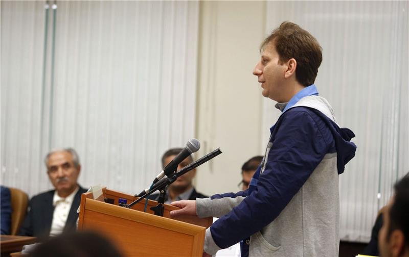 Iran hebt Todesurteil gegen Wirtschaftsmogul auf Soll mit illegalem Ölhandel umgerechnet etwa 2,5 Milliarden Euro unterschlagen haben: Babak Sandschani.
