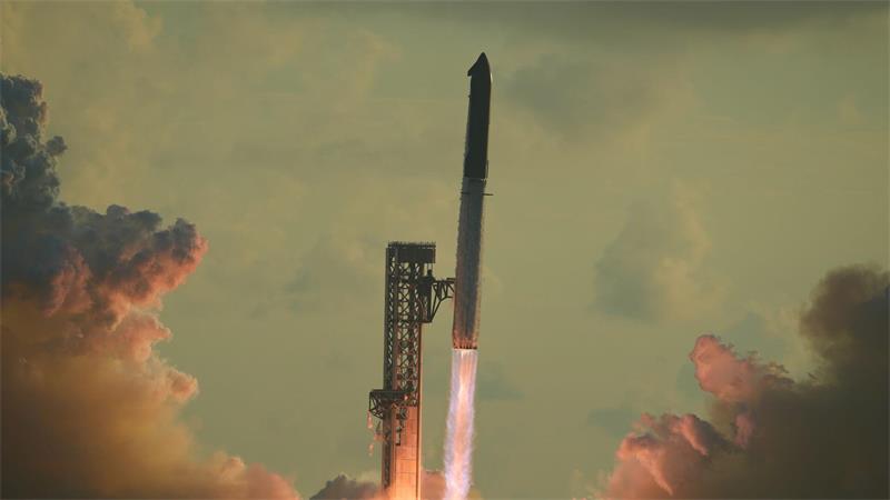 Soll zwei Mal pro Woche starten: Die große Rakete Starship. (Archivbild) 